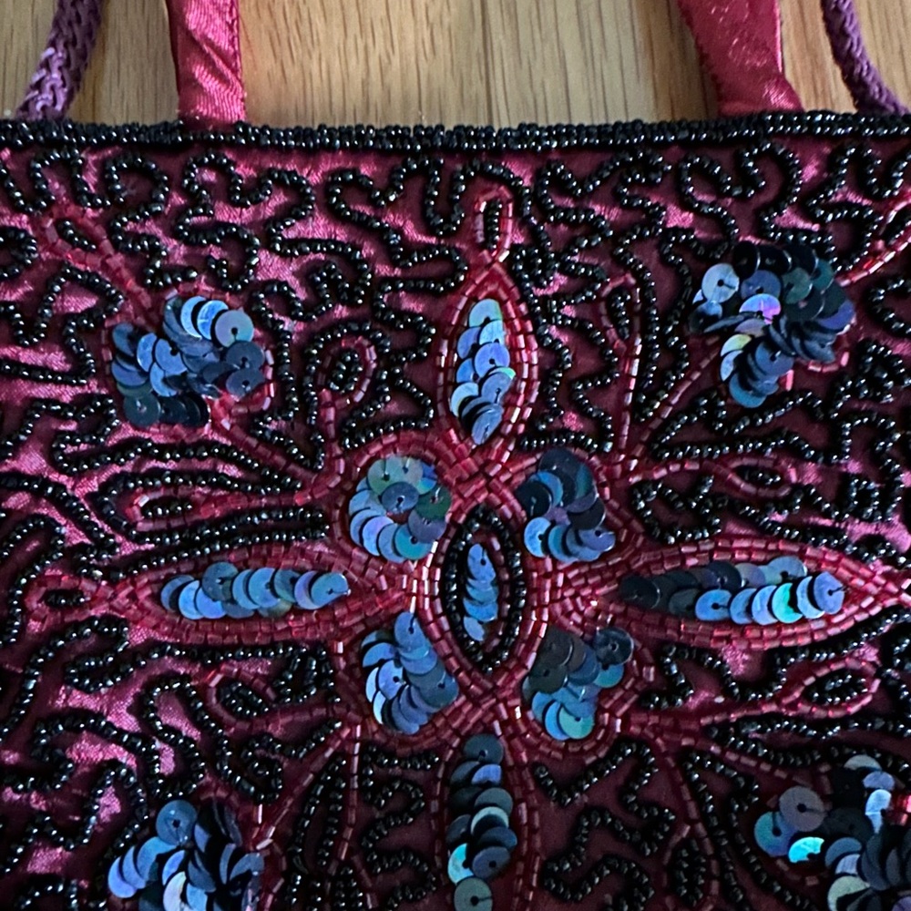 Vintage Burgundy Beaded crossbody bag/top handle bag w/satin handles & cord. EUC - Picture 3 of 10